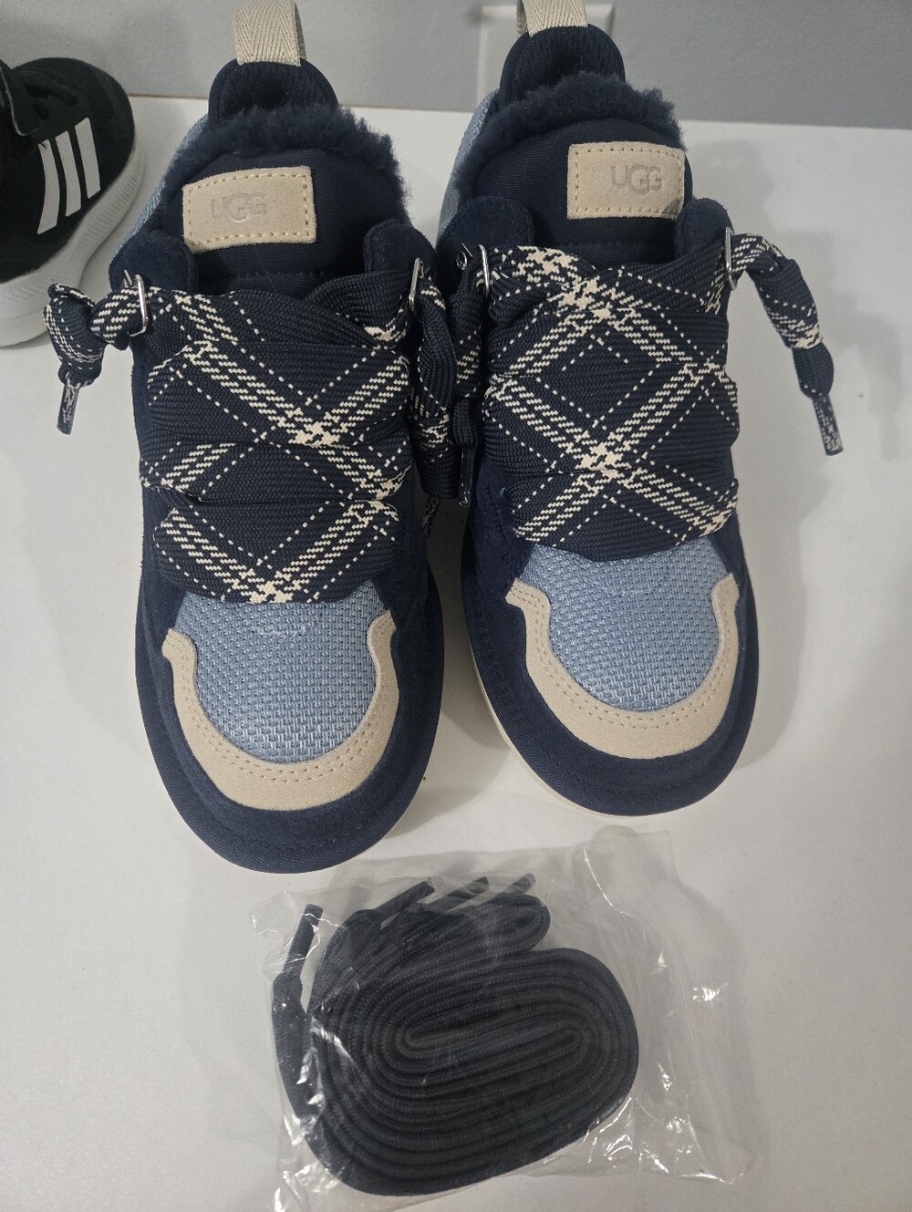 Rare! UGG Lowmel Dark Indigo & Sea Salt Plush Sneakers – Women’s 8 - Picture 8 of 9